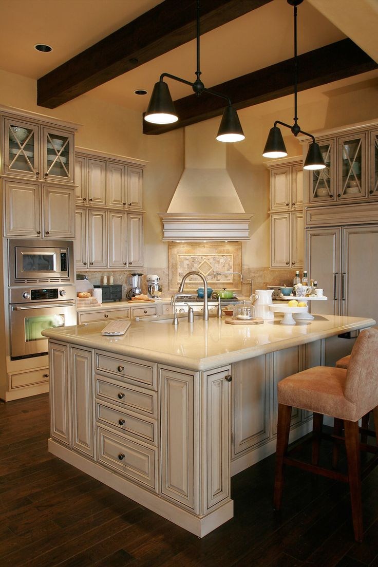 Светлая кухня в стиле классика 58 фото особенности классических кухонных гарнитуров в бежевых светлых зеленых серых и других тонах их дизайн