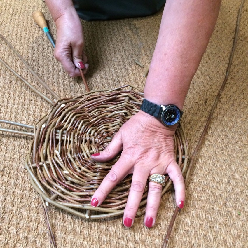плетение корзин из лозы для начинающих пошагово своими руками