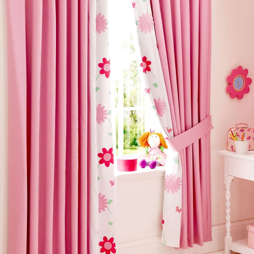 Рулонные шторы для детской комнаты – микс из эстетики и практичности